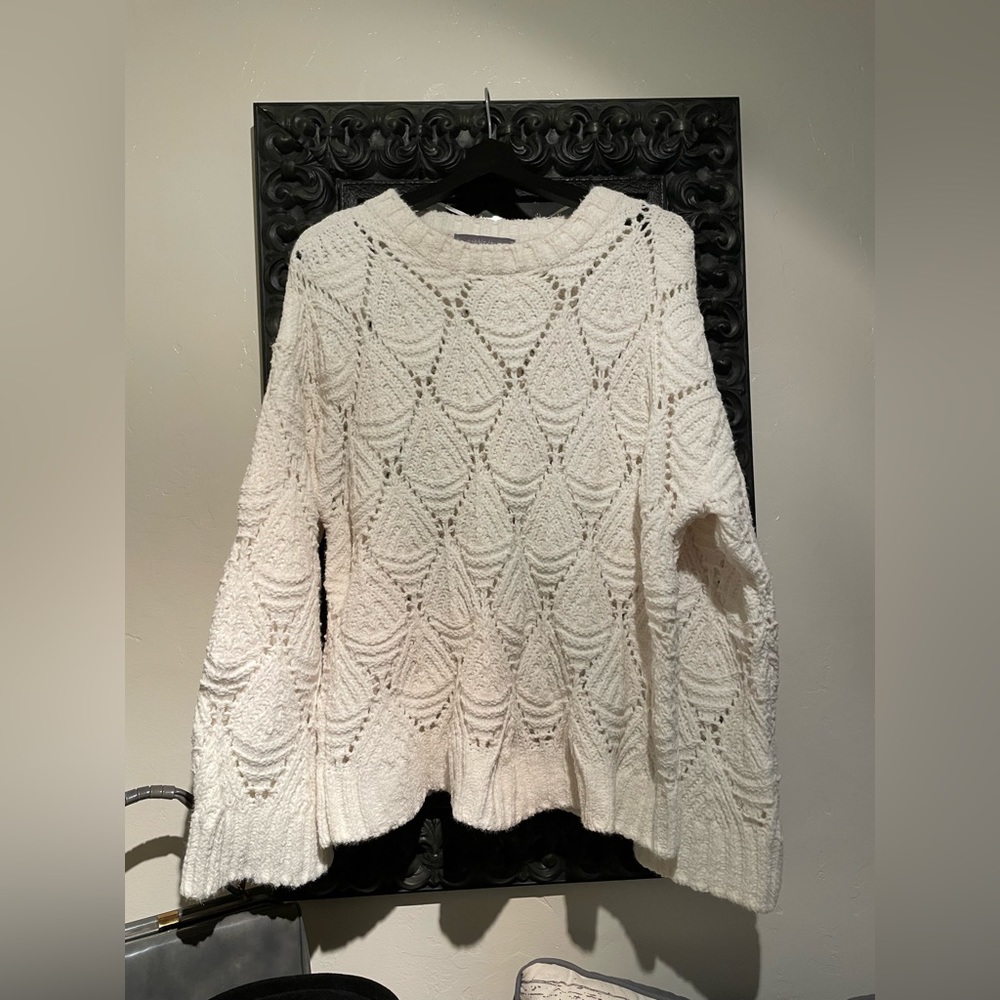 Cobble Lane white/cream sweater NWOT